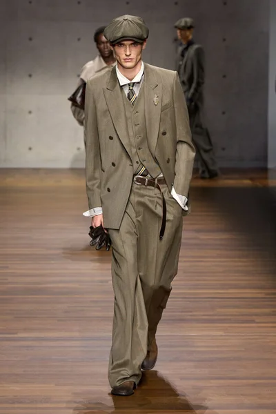 Look 3